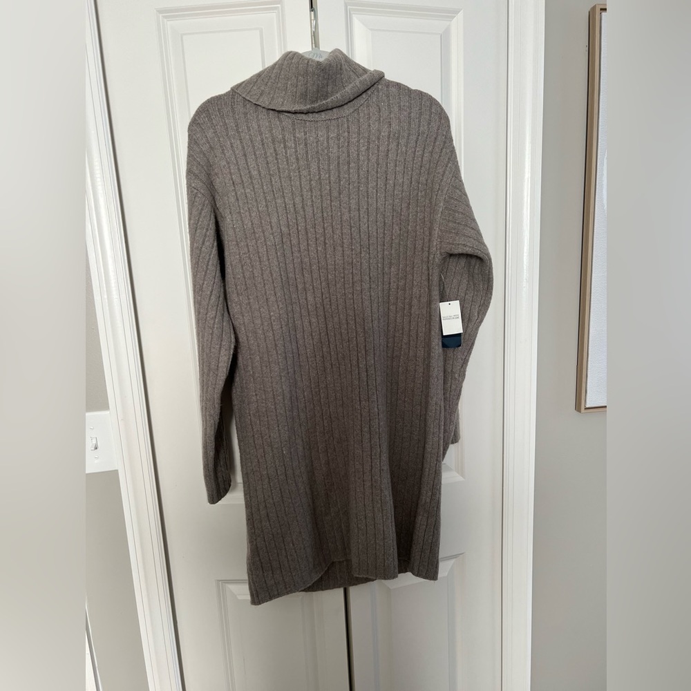 Taupe/brown sweater dress. Abercrombie & Fitch